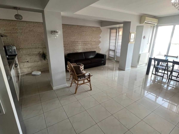 Тристаен апартамент в Пловдив, Младежки Хълм - 100 кв.м за 1163 €/кв.м - Снимка #1