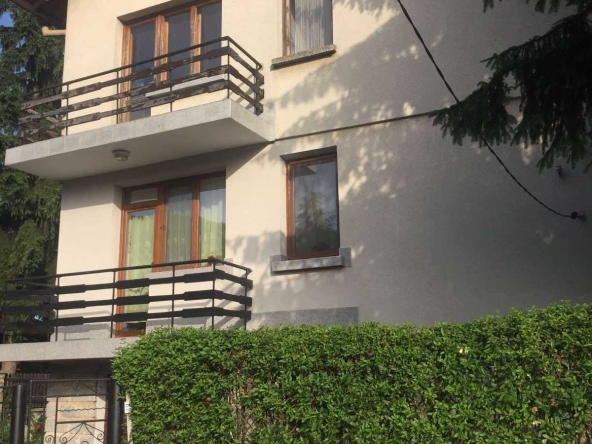 Къща в с. Говедарци, Област София-област - 314 кв.м за 349 €/кв.м - Снимка #1