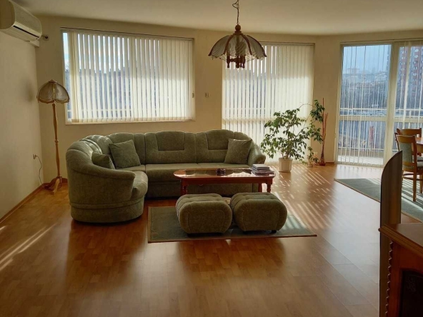 Тристаен апартамент в Шумен, Пазара - 156 кв.м за 1095 €/кв.м - Снимка #1