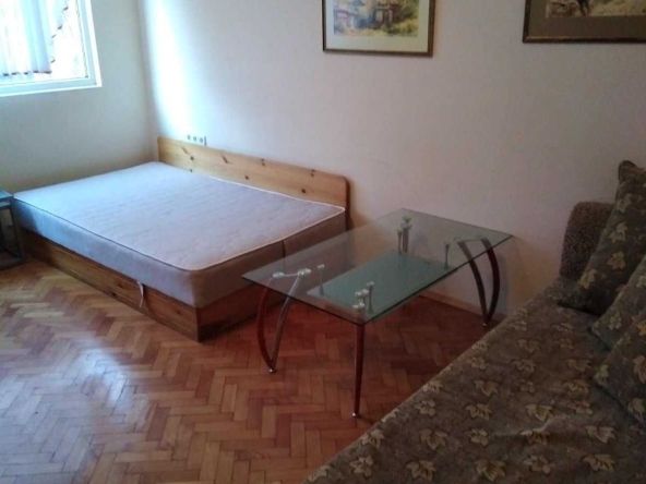 Дава се под наем Двустаен апартамент в София, Хиподрума - 75 кв.м за 348.84 € - Снимка #1