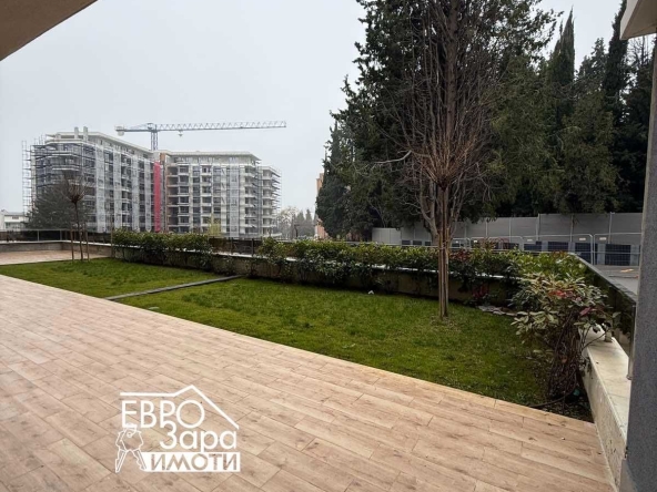 Тристаен апартамент в Стара Загора, Аязмото - 176 кв.м за 647 €/кв.м - Снимка #1