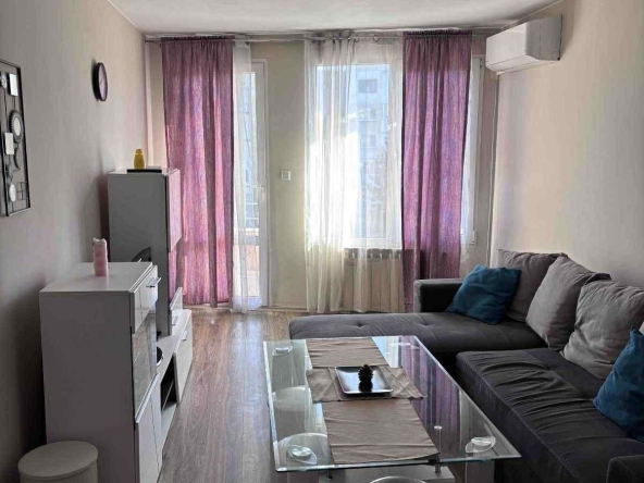 Дава се под наем Тристаен апартамент в София, Изток - 80 кв.м за 817.53 € - Снимка #1