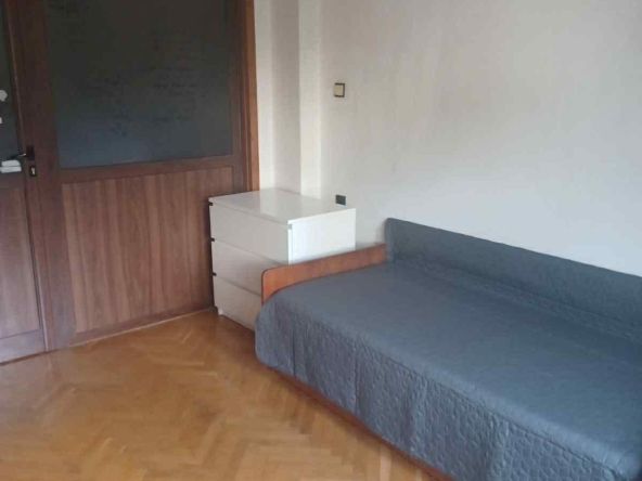 Дава се под наем Тристаен апартамент в София, Център - 130 кв.м за 757.86 € - Снимка #1