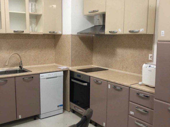 Дава се под наем Тристаен апартамент в София, Център - 87 кв.м за 698.19 € - Снимка #1