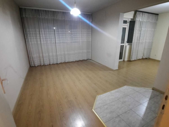 Четиристаен апартамент в Шумен, Пазара - 104 кв.м за 932 €/кв.м - Снимка #1