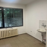 Дава се под наем Офис в Перник, Център - 16 кв.м за 127.5 € - Снимка #1