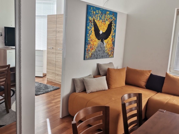 Дава се под наем Двустаен апартамент в Асеновград - 70 кв.м за 298.86 € - Снимка #1