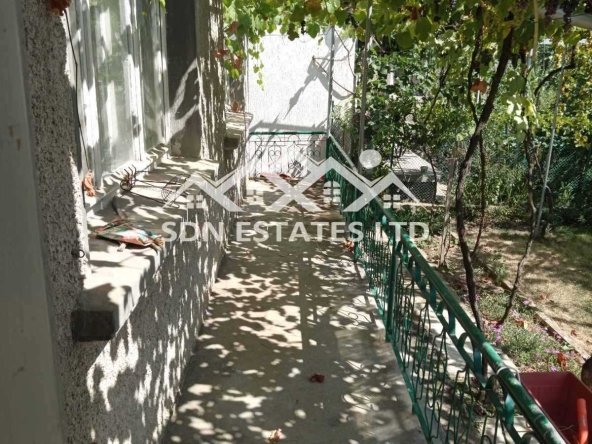 Етаж от къща в Казанлък - 100 кв.м за 918 €/кв.м - Снимка #1