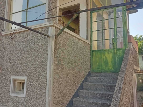 Етаж от къща в Шумен, Басейна - 81 кв.м за 857 €/кв.м - Снимка #1