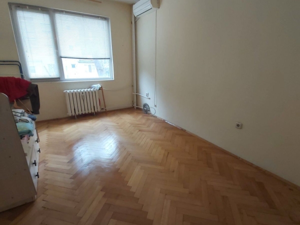 Тристаен апартамент в Плевен, Сторгозия - 81 кв.м за 504 €/кв.м - Снимка #1