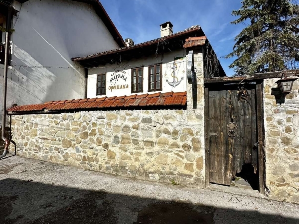 Хотел в с. Орешак, Област Ловеч - 494 кв.м за 248 €/кв.м - Снимка #1