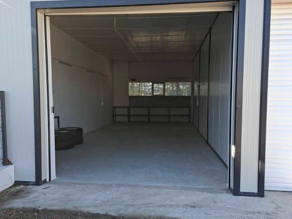 Дава се под наем Склад в Търговище, Център - 70 кв.м за 448.8 € - Снимка #1