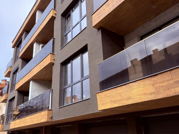 Тристаен апартамент в Кюстендил, Център - 83 кв.м за 860 €/кв.м - Снимка #1