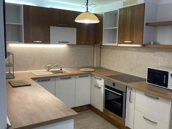 Дава се под наем Тристаен апартамент в Варна, Зимно кино Тракия - 92 кв.м за 698.19 € - Снимка #1