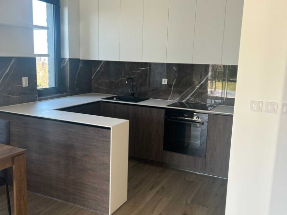 Дава се под наем Тристаен апартамент в София, Център - 110 кв.м за 1495.83 € - Снимка #1