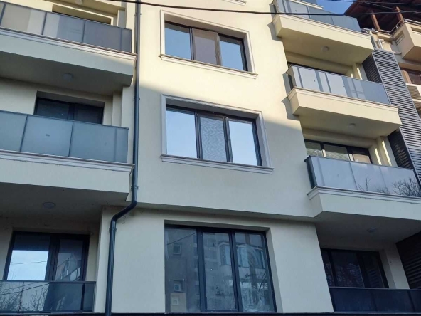 Дава се под наем Тристаен апартамент в Пловдив, Център - 80 кв.м за 510 € - Снимка #1