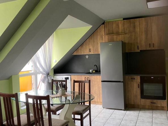 Дава се под наем Тристаен апартамент в Пловдив, Център - 70 кв.м за 698.19 € - Снимка #1