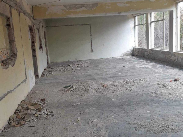 Промишлена сграда в с. Ореховица, Област Плевен - 280 кв.м за 55 €/кв.м - Снимка #1