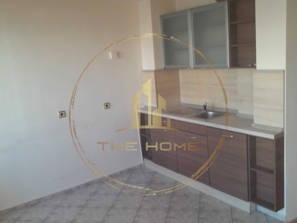 Дава се под наем Двустаен апартамент в Варна, Базар Левски - 120 кв.м за 725 € - Снимка #1