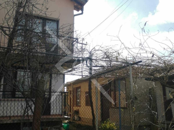 Къща в с. Ливада, Област Бургас - 198 кв.м за 296 €/кв.м - Снимка #1