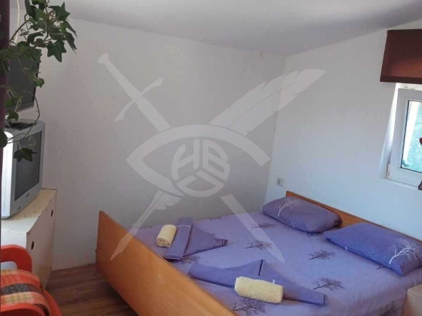 Дава се под наем Етаж от къща в Варна, Бриз - 180 кв.м за 473.79 € - Снимка #1