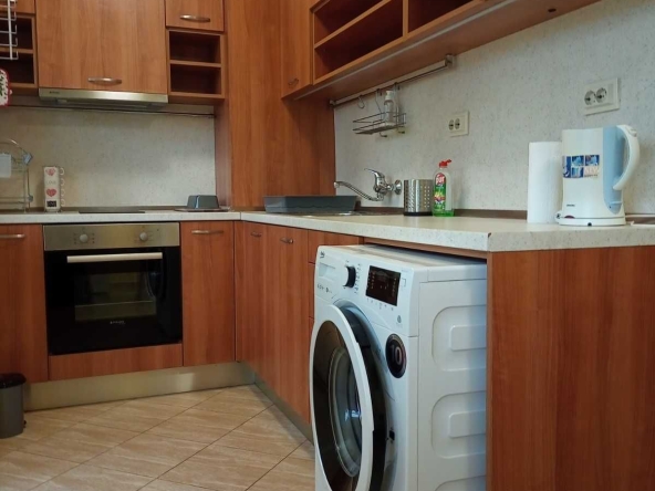 Дава се под наем Тристаен апартамент в Варна, Червен площад - 72 кв.м за 538.56 € - Снимка #1