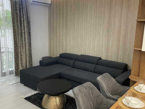 Дава се под наем Тристаен апартамент в София, Център - 100 кв.м за 1700 € - Снимка #1