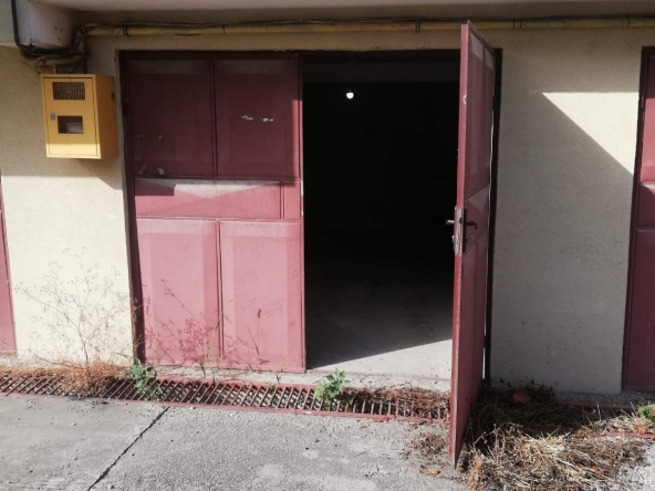 Дава се под наем Гараж / Паркомясто в Търговище, Вароша - 20 кв.м за 25500 € - Снимка #1