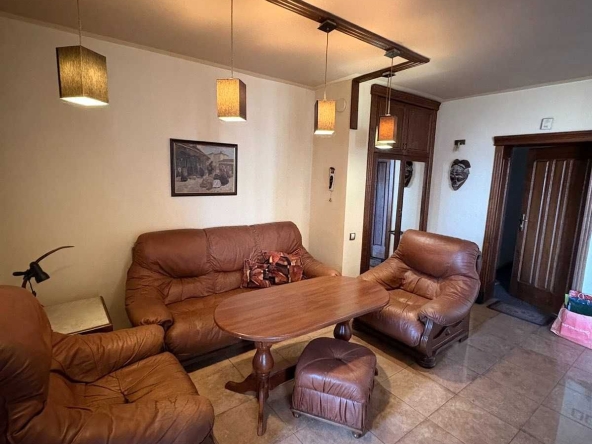 Дава се под наем Тристаен апартамент в Казанлък - 86 кв.м за 398.82 € - Снимка #1