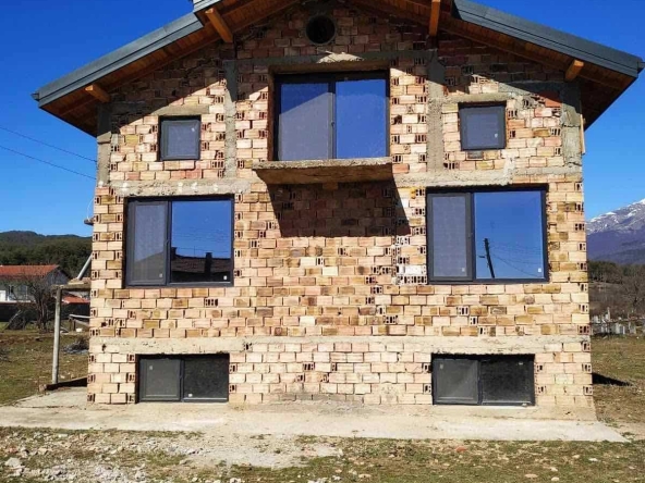 Къща в с. Манолово, Област Стара Загора - 200 кв.м за 217 €/кв.м - Снимка #1
