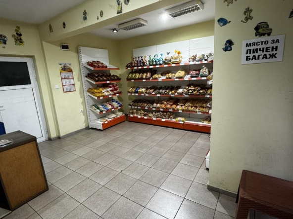 Дава се под наем Магазин в Бургас, Изгрев - 50 кв.м за 94759.53 € - Снимка #1