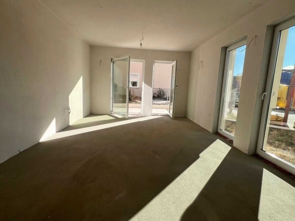 Тристаен апартамент в Пловдив, Остромила - 131 кв.м за 662 €/кв.м - Снимка #1