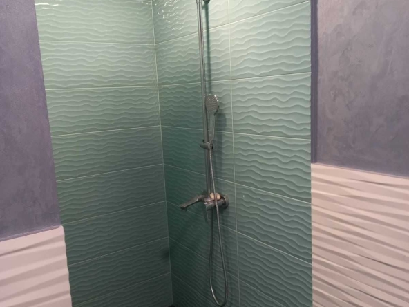 Дава се под наем Тристаен апартамент в София, Студентски град - 115 кв.м за 561 € - Снимка #1