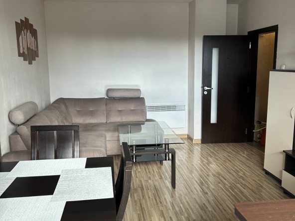 Дава се под наем Двустаен апартамент в Перник, Изток - 65 кв.м за 408 € - Снимка #1