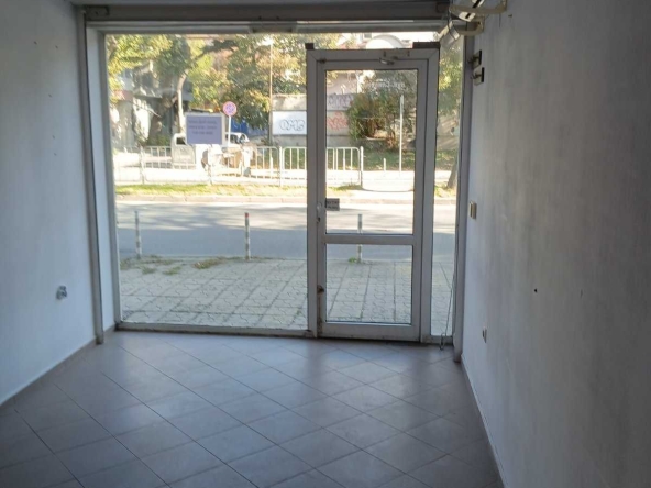 Дава се под наем Офис в Варна, Лятно кино Тракия - 17 кв.м за 193.8 € - Снимка #1