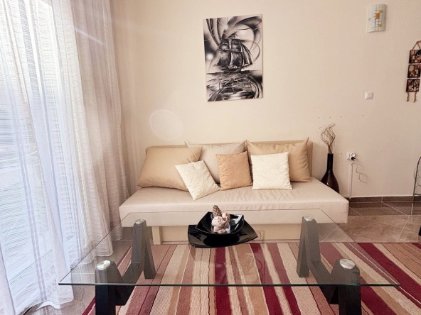 Дава се под наем Тристаен апартамент в к.к. Златни пясъци - 70 кв.м за 612 € - Снимка #1