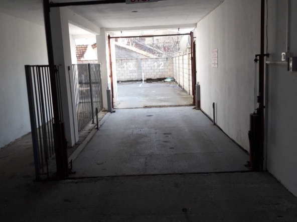 Дава се под наем Гараж / Паркомясто в Варна, Автогара - 5 кв.м за 29.58 € - Снимка #1