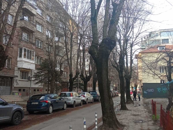 Тристаен апартамент в София, Център - 75 кв.м за 1938 €/кв.м - Снимка #1