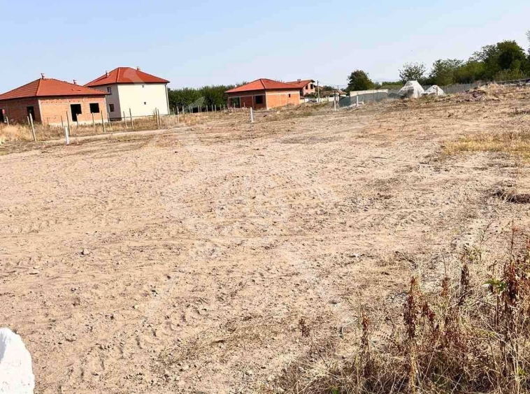 Парцел в с. Дълго поле, Област Пловдив - 500 кв.м за 16 €/кв.м - Снимка #1