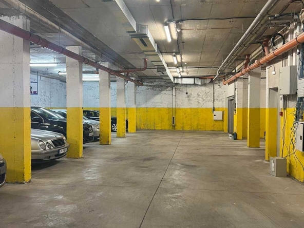 Дава се под наем Гараж / Паркомясто в София, Надежда 2 - 19 кв.м за 21944.28 € - Снимка #1