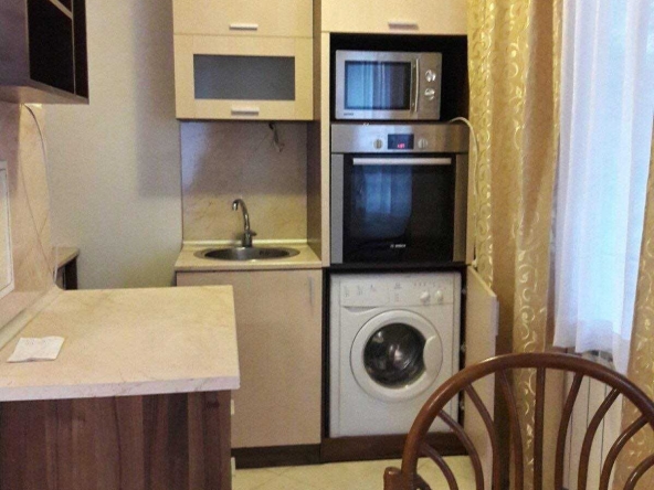 Дава се под наем Тристаен апартамент в София, Дианабад - 250 кв.м за 598.23 € - Снимка #1