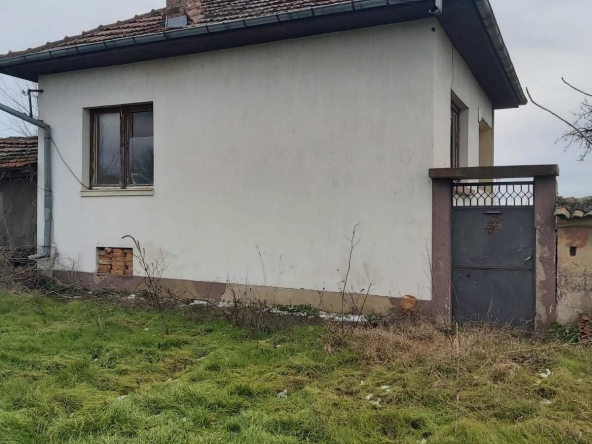Къща в с. Вълчитрън, Област Плевен - 120 кв.м за 107 €/кв.м - Снимка #1