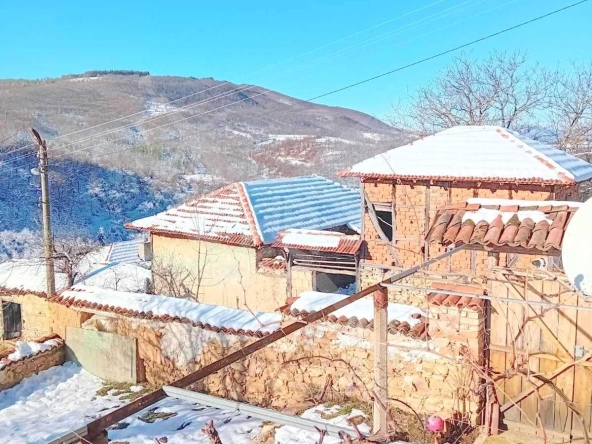 Къща в с. Мраченик, Област Пловдив - 80 кв.м за 319 €/кв.м - Снимка #1