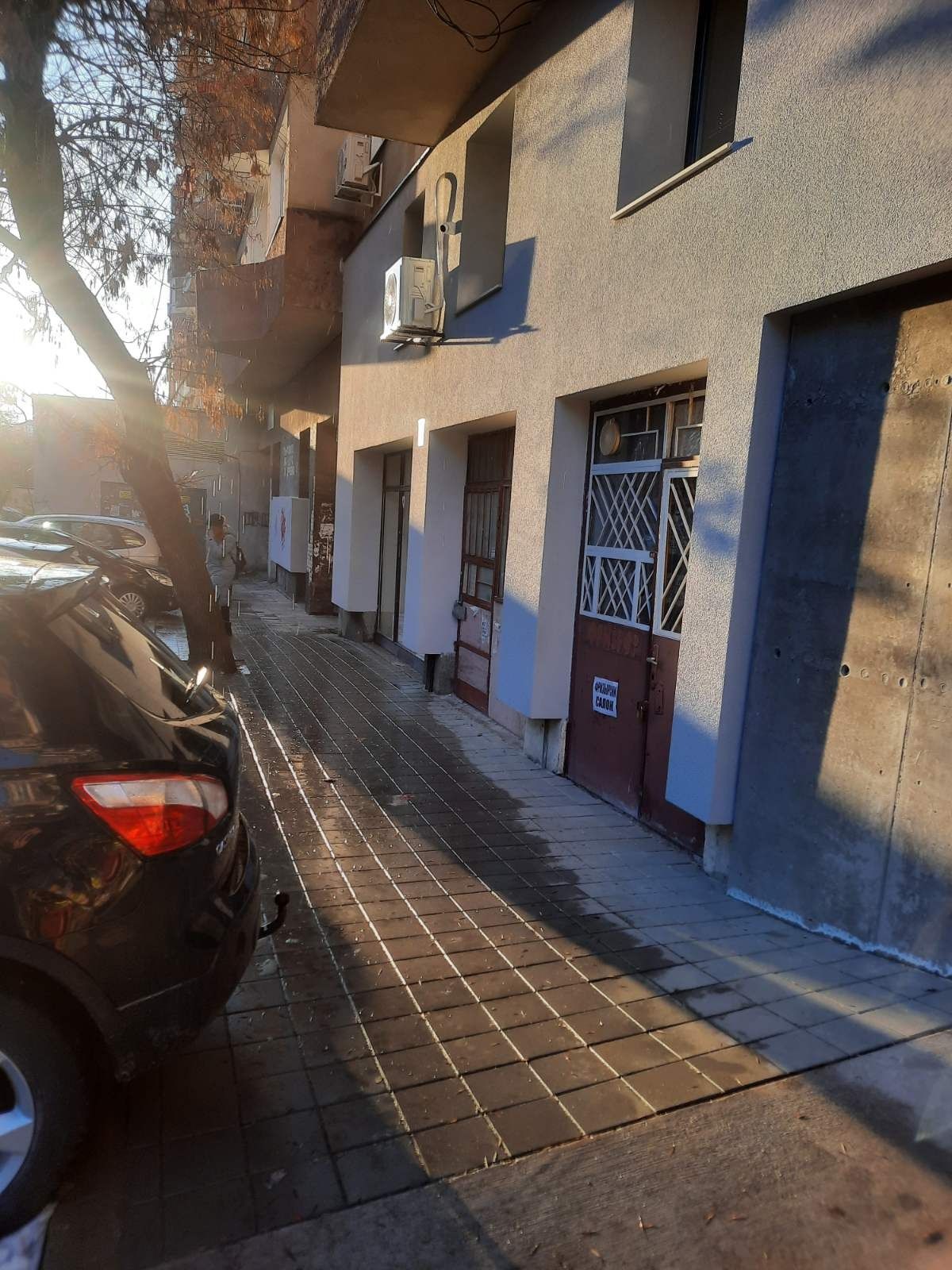 Дава се под наем Магазин в Плевен, Идеален център - 12 кв.м за 59.67 € - Снимка #1