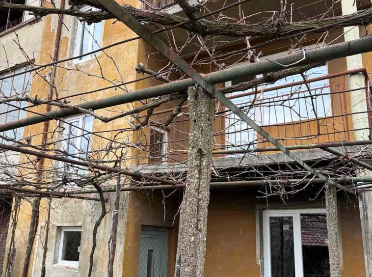 Етаж от къща в Кюстендил, Център - 100 кв.м за 383 €/кв.м - Снимка #1