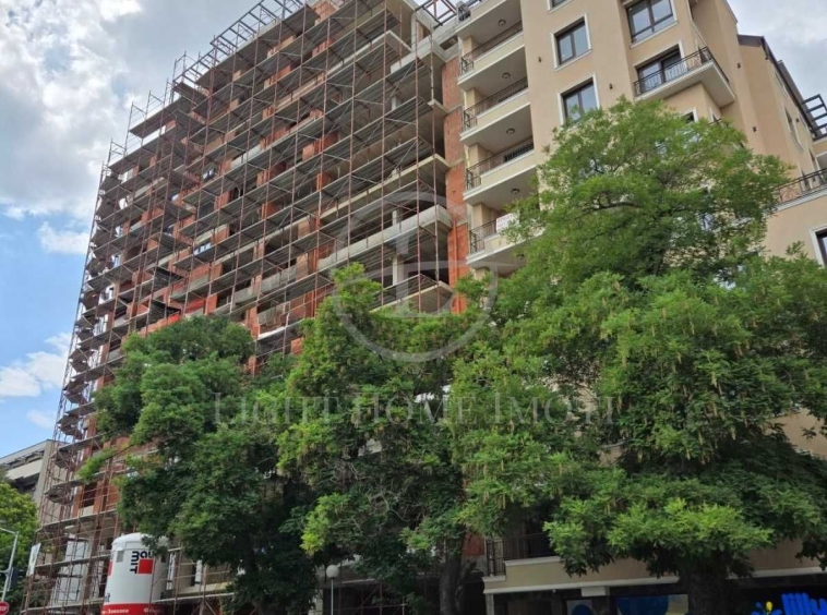 Тристаен апартамент в Пловдив, Център - 108 кв.м за 1142 €/кв.м - Снимка #1