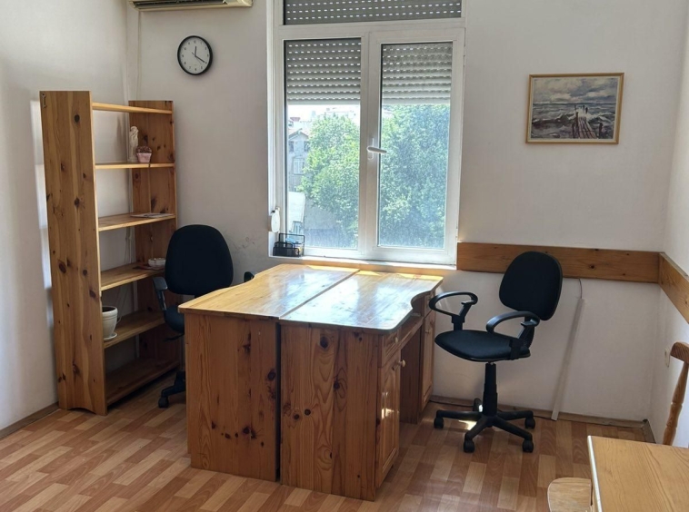 Дава се под наем Офис в Пловдив, Център - 11 кв.м за 99.45 € - Снимка #1