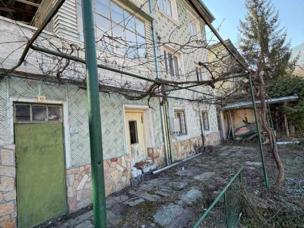 Къща в с. Нареченски бани, Област Пловдив - 250 кв.м за 135 €/кв.м - Снимка #1