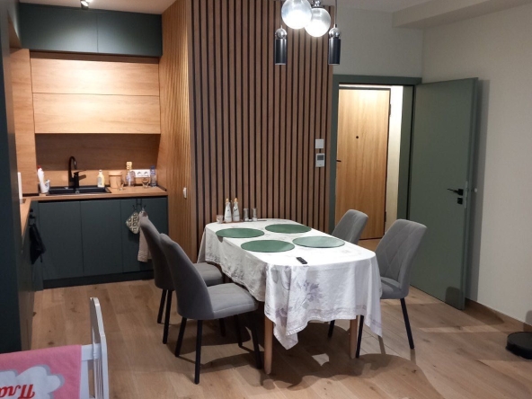 Дава се под наем Двустаен апартамент в София, Витоша - 77 кв.м за 747.66 € - Снимка #1