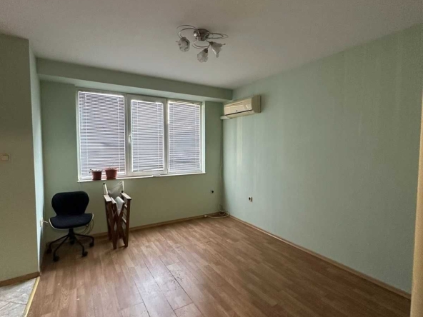 Дава се под наем Двустаен апартамент в Варна, Погреби - 50 кв.м за 328.95 € - Снимка #1